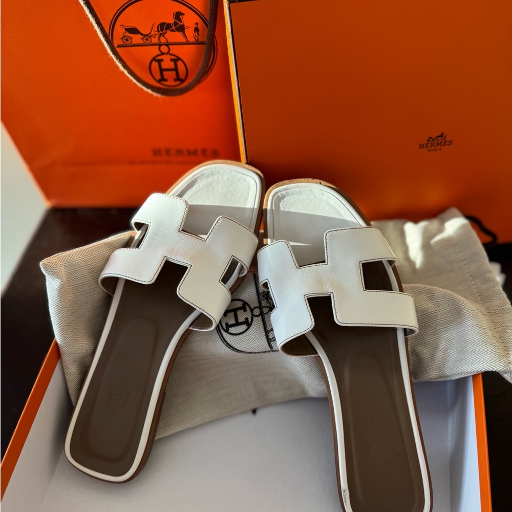 Authentic Hermès White and Brown Sandals - Picture 2 of 13